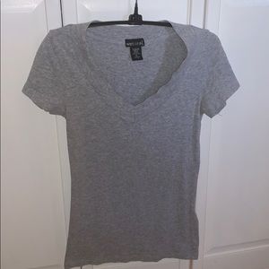 Gray V-neck short sleeve shirt